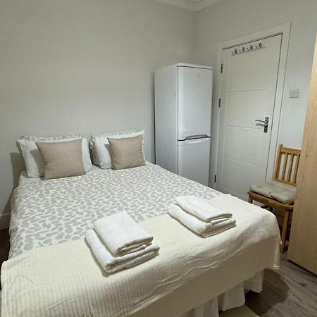 Spacious Double Room In Greater לונדון מראה חיצוני תמונה